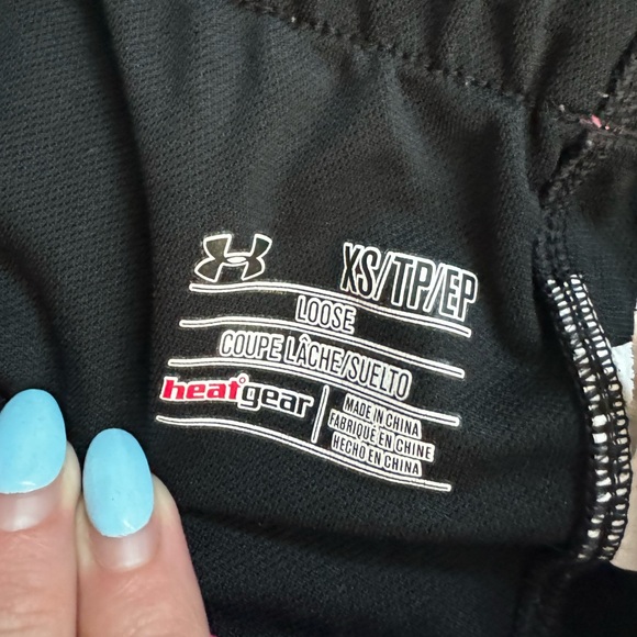 Under armour loose fitting workout shorts - Picture 2 of 2